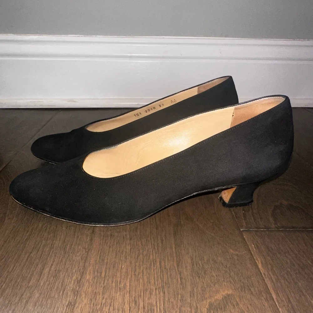 Vintage Gucci Black Suede Low Heel Pumps Made in Italy with Original Box Size 8